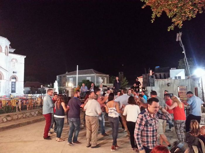 Ανεπανάληπτο γλέντι στο χορό του Κυνηγετικού Συλλόγου Λεωνιδίου! (vd)