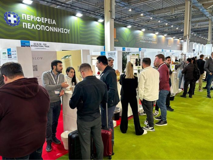 &Eta; &Pi;&epsilon;&rho;&iota;&phi;έ&rho;&epsilon;&iota;&alpha; &Pi;&epsilon;&lambda;&omicron;&pi;&omicron;&nu;&nu;ή&sigma;&omicron;&upsilon; &sigma;&epsilon; &delta;ύ&omicron; &sigma;&eta;&mu;&alpha;&nu;&tau;&iota;&kappa;έ&sigmaf; &epsilon;&kappa;&theta;έ&sigma;&epsilon;&iota;&sigmaf; (&Epsilon;&lambda;&lambda;ά&delta;&alpha; &kappa;&alpha;&iota; &Gamma;&epsilon;&rho;&mu;&alpha;&nu;ί&alpha;)