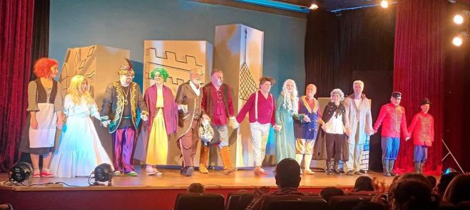 &Omicron;&iota; &epsilon;&pi;ό&mu;&epsilon;&nu;&epsilon;&sigmaf; &pi;&alpha;&rho;&alpha;&sigma;&tau;ά&sigma;&epsilon;&iota;&sigmaf; &tau;&eta;&sigmaf; &Theta;&epsilon;&alpha;&tau;&rho;&iota;&kappa;ή&sigmaf; &Omicron;&mu;ά&delta;&alpha;&sigmaf; &Mu;&epsilon;&gamma;&alpha;&lambda;ό&pi;&omicron;&lambda;&eta;&sigmaf;