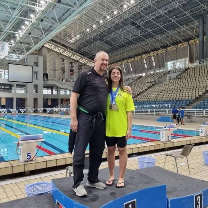 &Tau;έ&sigma;&sigma;&epsilon;&rho;&alpha; &chi;&rho;&upsilon;&sigma;ά &gamma;&iota;&alpha; &tau;&eta;&nu; 16&chi;&rho;&omicron;&nu;&eta; &Sigma;&tau;&alpha;&upsilon;&rho;&omicron;ύ&lambda;&alpha; &Delta;&omicron;&nu;&tau;&sigma;ί&omicron;&upsilon; &tau;&omicron;&upsilon; &Pi;&alpha;&nu;&alpha;&rho;&kappa;&alpha;&delta;&iota;&kappa;&omicron;ύ &Alpha;&theta;&lambda;&eta;&tau;&iota;&kappa;&omicron;ύ &Omicron;&mu;ί&lambda;&omicron;&upsilon; &Kappa;&omega;&phi;ώ&nu;