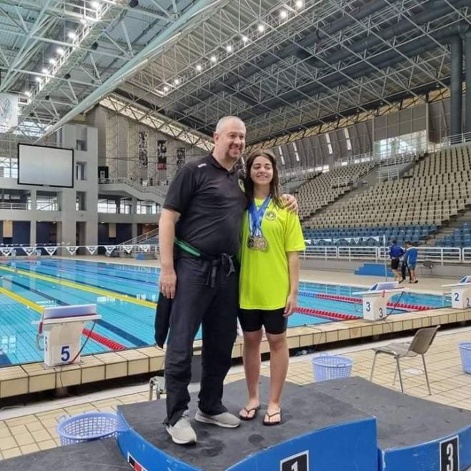 &Tau;έ&sigma;&sigma;&epsilon;&rho;&alpha; &chi;&rho;&upsilon;&sigma;ά &gamma;&iota;&alpha; &tau;&eta;&nu; 16&chi;&rho;&omicron;&nu;&eta; &Sigma;&tau;&alpha;&upsilon;&rho;&omicron;ύ&lambda;&alpha; &Delta;&omicron;&nu;&tau;&sigma;ί&omicron;&upsilon; &tau;&omicron;&upsilon; &Pi;&alpha;&nu;&alpha;&rho;&kappa;&alpha;&delta;&iota;&kappa;&omicron;ύ &Alpha;&theta;&lambda;&eta;&tau;&iota;&kappa;&omicron;ύ &Omicron;&mu;ί&lambda;&omicron;&upsilon; &Kappa;&omega;&phi;ώ&nu;