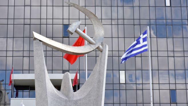 ΚΚΕ: &quot;Εργαζόμενοι αναγκάστηκαν να δουλέψουν και πέραν του ωραρίου τους και αφού είχαν «χτυπήσει» την ψηφιακή κάρτα&quot;