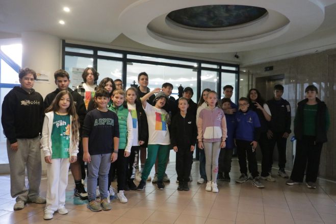 &Omicron; &Sigma;&kappa;&alpha;&kappa;&iota;&sigma;&tau;&iota;&kappa;ό&sigmaf; &Sigma;ύ&lambda;&lambda;&omicron;&gamma;&omicron;&sigmaf; &Tau;&rho;ί&pi;&omicron;&lambda;&eta;&sigmaf; &sigma;&tau;&omicron; 16&omicron; &Omicron;&mu;&alpha;&delta;&iota;&kappa;ό &Pi;&rho;&omega;&tau;ά&theta;&lambda;&eta;&mu;&alpha; &Pi;&alpha;ί&delta;&omega;&nu; &kappa;&alpha;&iota; &Kappa;&omicron;&rho;&alpha;&sigma;ί&delta;&omega;&nu; &tau;&eta;&sigmaf; &Epsilon;&Sigma;&Sigma;&Pi;&Epsilon;&Pi; (&epsilon;&iota;&kappa;ό&nu;&epsilon;&sigmaf;)