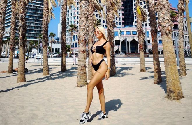 &Eta; &Alpha;&lambda;&epsilon;&xi;ά&nu;&delta;&rho;&alpha; &Pi;&alpha;&nu;&alpha;&gamma;&iota;ώ&tau;&alpha;&rho;&omicron;&upsilon; &pi;&omicron;&zeta;ά&rho;&epsilon;&iota; &kappa;&alpha;&iota; ... &alpha;&nu;&alpha;&sigma;&tau;&alpha;&tau;ώ&nu;&epsilon;&iota; &tau;&omicron; &Iota;&sigma;&rho;&alpha;ή&lambda;! (&epsilon;&iota;&kappa;ό&nu;&epsilon;&sigmaf;)