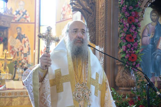 &Eta; &alpha;&pi;ά&nu;&tau;&eta;&sigma;&eta; &tau;&omicron;&upsilon; &Mu;&eta;&tau;&rho;&omicron;&pi;&omicron;&lambda;ί&tau;&eta; &Chi;&rho;&upsilon;&sigma;ό&sigma;&tau;&omicron;&mu;&omicron;&upsilon; &sigma;&tau;&omicron;&nu; &Pi;&rho;&omega;&theta;&upsilon;&pi;&omicron;&upsilon;&rho;&gamma;ό: "&Epsilon;ί&mu;&alpha;&sigma;&tau;&epsilon; &kappa;&alpha;&iota; &theta;&alpha; &pi;&alpha;&rho;&alpha;&mu;&epsilon;ί&nu;&omicron;&upsilon;&mu;&epsilon; ... &laquo;&Kappa;&alpha;ί &Pi;&alpha;&pi;ά&delta;&epsilon;&sigmaf; &kappa;&alpha;ί &zeta;&epsilon;&upsilon;&gamma;ά&delta;&epsilon;&sigmaf;&raquo;"