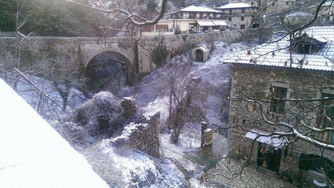 Πρωινές εικόνες από τη χιονισμένη ... αρχόντισσα της Γορτυνίας!