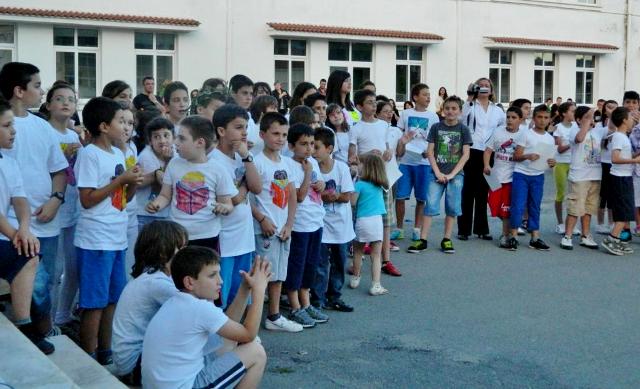 Συγκίνηση στις εκδηλώσεις για τον αποχαιρετισμό των μαθητών της έκτης τάξης του 3ου Δημοτικού Σχολείου Τρίπολης (vd)