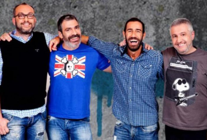 &Pi;&rho;ώ&eta;&nu; &epsilon;&rho;&gamma;&alpha;&zeta;ό&mu;&epsilon;&nu;&eta; "&kappa;&alpha;ί&epsilon;&iota;" &tau;&omicron;&upsilon;&sigmaf; &Rho;ά&delta;&iota;&omicron; &Alpha;&rho;&beta;ύ&lambda;&alpha;: &laquo;Ό&lambda;&omicron;&iota; &gamma;&nu;ώ&rho;&iota;&zeta;&alpha;&nu; ό&tau;&iota; &omicron; &Pi;&alpha;&nu;&alpha;&gamma;&iota;&omega;&tau;ό&pi;&omicron;&upsilon;&lambda;&omicron;&sigmaf; ή&tau;&alpha;&nu; έ&nu;&alpha;&sigmaf; &pi;&alpha;&rho;&epsilon;&nu;&omicron;&chi;&lambda;&eta;&tau;ή&sigmaf;&raquo;