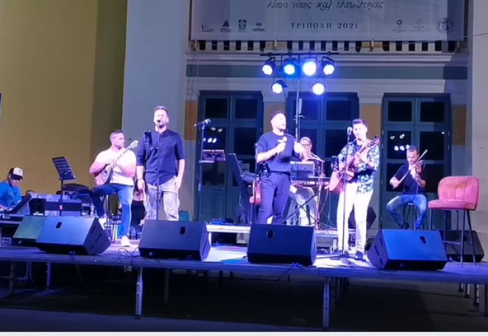 Live &eta; &sigma;&upsilon;&nu;&alpha;&upsilon;&lambda;ί&alpha; &mu;&epsilon; &tau;&iota;&sigmaf; &phi;&omega;&nu;έ&sigmaf; &tau;&eta;&sigmaf; &Tau;&rho;ί&pi;&omicron;&lambda;&eta;&sigmaf;!