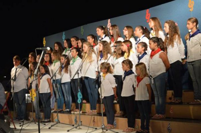 Ό&mu;&omicron;&rho;&phi;&eta; &mu;&omicron;&upsilon;&sigma;&iota;&kappa;ή &beta;&rho;&alpha;&delta;&iota;ά &alpha;&pi;ό &tau;&eta; &Chi;&omicron;&rho;&omega;&delta;ί&alpha; &Tau;&upsilon;&rho;&omicron;ύ! (vd)