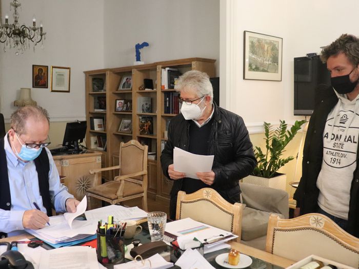 &Tau;&rho;ί&alpha; &nu;έ&alpha; έ&rho;&gamma;&alpha; &gamma;&iota;&alpha; &tau;&eta;&nu; &Alpha;&rho;&kappa;&alpha;&delta;ί&alpha; &upsilon;&pi;έ&gamma;&rho;&alpha;&psi;&epsilon; &omicron; &Nu;ί&kappa;&alpha;&sigmaf;!