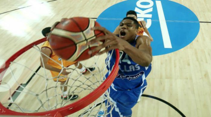 Eurobasket 2015: Το απίστευτο κάρφωμα του Αντετοκούνμπο (vd)