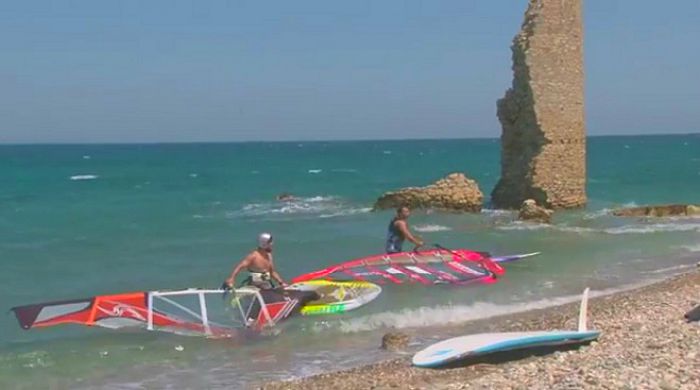 Ιδανικές συνθήκες για Windsurfing και Kitesurfing στη Β. Κυνουρία (vd)!