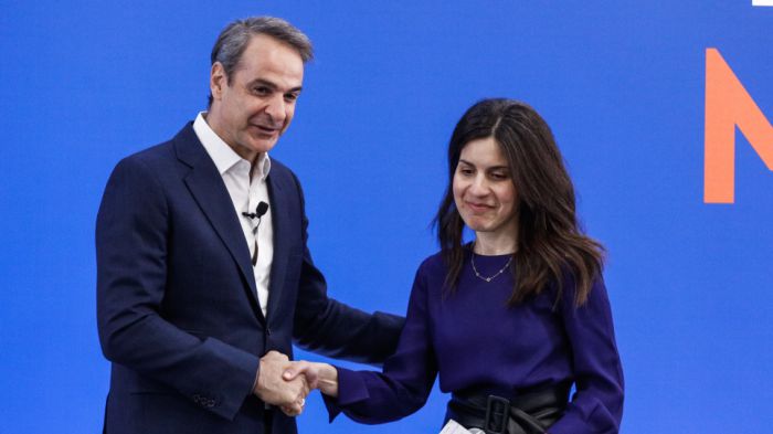&Iota;&omega;ά&nu;&nu;&alpha; &Lambda;&upsilon;&tau;&rho;ί&beta;&eta; | &Sigma;&tau;&omicron; &tau;&rho;&alpha;&pi;έ&zeta;&iota; &eta; &sigma;&upsilon;&zeta;ή&tau;&eta;&sigma;&eta; &nu;&alpha; &epsilon;ί&nu;&alpha;&iota; &upsilon;&pi;&omicron;&psi;ή&phi;&iota;&alpha; &beta;&omicron;&upsilon;&lambda;&epsilon;&upsilon;&tau;ή&sigmaf; &mu;&epsilon; &tau;&eta; &Nu;&Delta; &sigma;&tau;&eta;&nu; &Alpha;&rho;&kappa;&alpha;&delta;ί&alpha;
