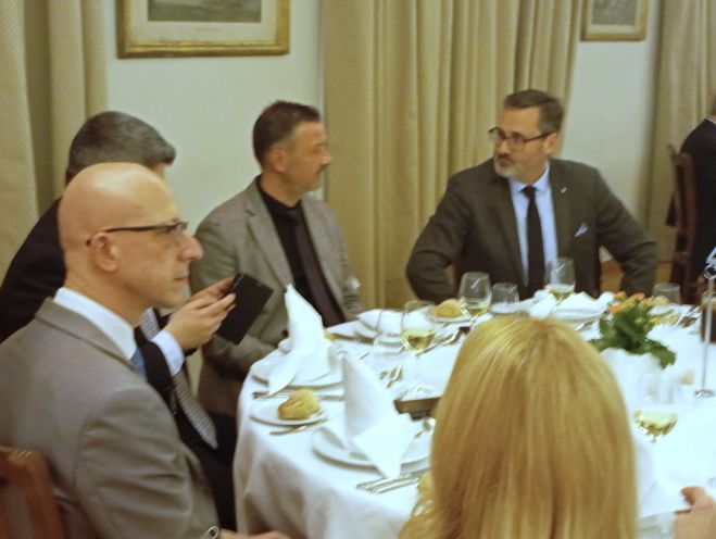 &Pi;&epsilon;&tau;&rho;ό&pi;&omicron;&upsilon;&lambda;&omicron;&sigmaf; &kappa;&alpha;&iota; &Delta;&eta;&mu;&eta;&tau;&rho;ό&pi;&omicron;&upsilon;&lambda;&omicron;&sigmaf; &alpha;&pi;ό &tau;&omicron;&nu; &Sigma;&Epsilon;&Beta;&Iota;&Pi;&Epsilon;&Tau; &sigma;&tau;&eta;&nu; &pi;ί&tau;&alpha; &tau;&omicron;&upsilon; &Pi;&Alpha;&Sigma;&Epsilon;&Beta;&Iota;&Pi;&Epsilon;