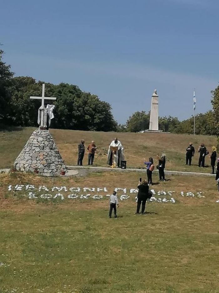 Ακολουθία της αποκαθήλωσης στον εξωτερικό Γολγοθά της Μονής Κολοκοτρώνη