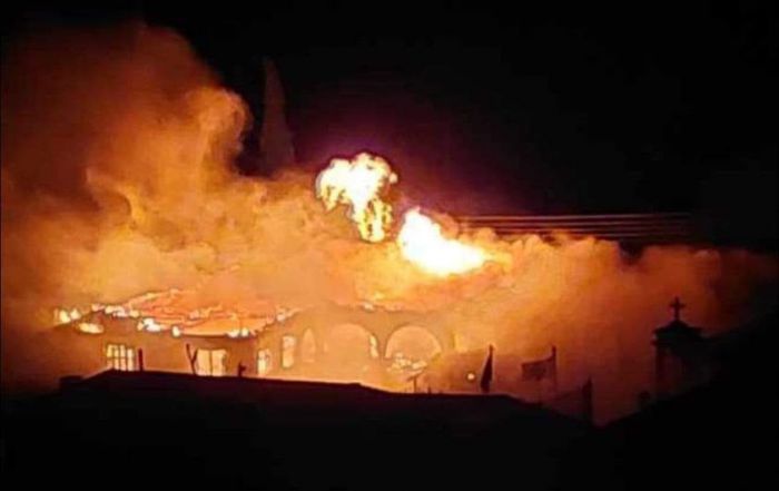 Έσβησε η φωτιά στην Κανδήλα - Κάηκε ολοσχερώς το μετόχι της Μονής Παναγίας