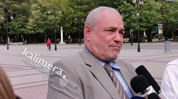 &Pi;&alpha;&pi;&alpha;&eta;&lambda;&iota;&omicron;ύ: "&Eta; &Tau;&omicron;&upsilon;&rho;&kappa;ί&alpha; &pi;&alpha;&rho;&alpha;&mu;έ&nu;&epsilon;&iota; &omicron; &laquo;&mu;&epsilon;&gamma;ά&lambda;&omicron;&sigmaf; &alpha;&sigma;&theta;&epsilon;&nu;ή&sigmaf;&raquo;"