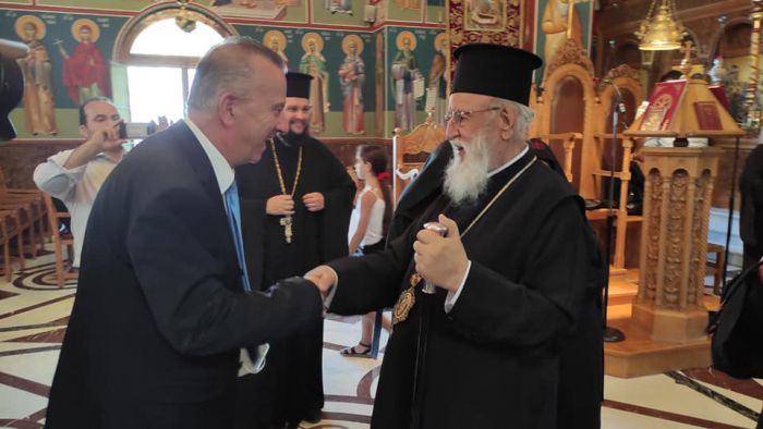 &Sigma;&tau;&eta;&nu; &epsilon;&omicron;&rho;&tau;ά&zeta;&omicron;&upsilon;&sigma;&alpha; &Mu;&omicron;&nu;ή &Mu;&alpha;&lambda;&epsilon;&beta;ή&sigmaf; &omicron; &Alpha;&nu;&tau;&iota;&pi;&epsilon;&rho;&iota;&phi;&epsilon;&rho;&epsilon;&iota;ά&rho;&chi;&eta;&sigmaf; &Sigma;&kappa;&alpha;&nu;&tau;&zeta;ό&sigmaf; (&epsilon;&iota;&kappa;ό&nu;&epsilon;&sigmaf;)