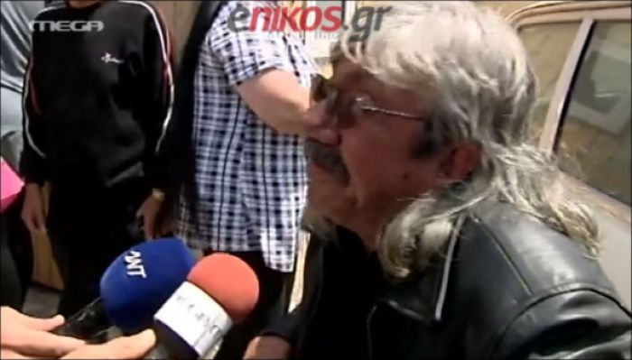 &Omicron; &pi;&alpha;&pi;&pi;&omicron;ύ&sigmaf; &tau;&eta;&sigmaf; &mu;&iota;&kappa;&rho;ή&sigmaf; &Mu;&alpha;&rho;ί&alpha;&sigmaf;: "&Pi;ή&gamma;&alpha;&nu; &nu;&alpha; &mu;&alpha;&sigmaf; &beta;&gamma;ά&lambda;&omicron;&upsilon;&nu; &phi;&omicron;&nu;&iota;ά&delta;&epsilon;&sigmaf;" (vd)