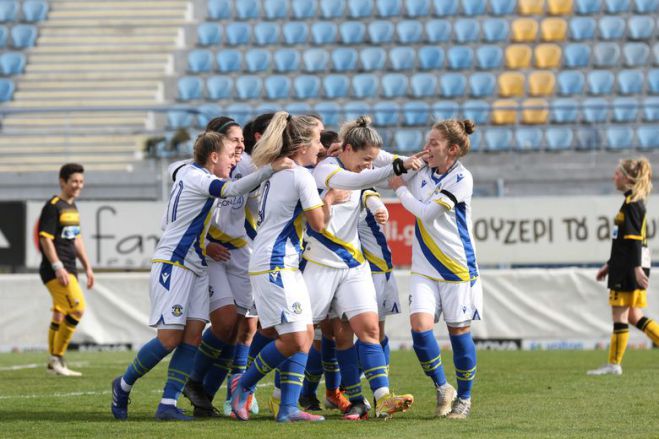 &Omicron;&iota; &gamma;&upsilon;&nu;&alpha;ί&kappa;&epsilon;&sigmaf; &tau;&omicron;&upsilon; &Alpha;&sigma;&tau;έ&rho;&alpha; &nu;ί&kappa;&eta;&sigma;&alpha;&nu; &tau;&eta;&nu; &Alpha;&Epsilon;&Kappa; &Mu;&epsilon;&sigma;&omicron;&lambda;&omicron;&gamma;&gamma;ί&omicron;&upsilon;