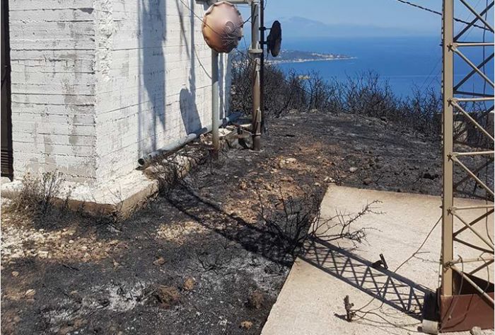 Κάηκαν οι εγκαταστάσεις του IONIAN TV στο Σκοπό | Η εκπομπή μέσω digea συνεχίζει κανονικά