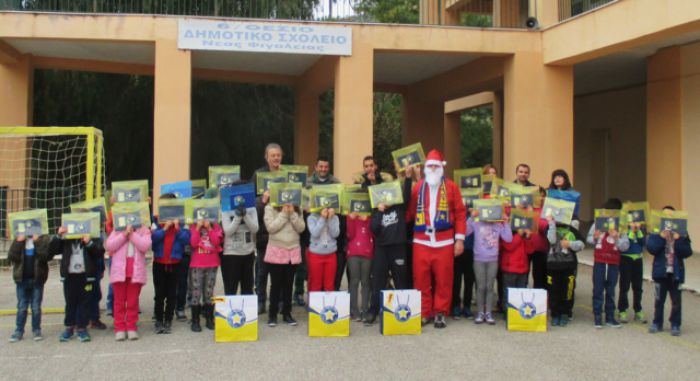 Ο Άι Βασίλης του Αστέρα Τρίπολης μοίρασε δώρα και χαμόγελα στους μαθητές της Ηλείας! (εικόνες)