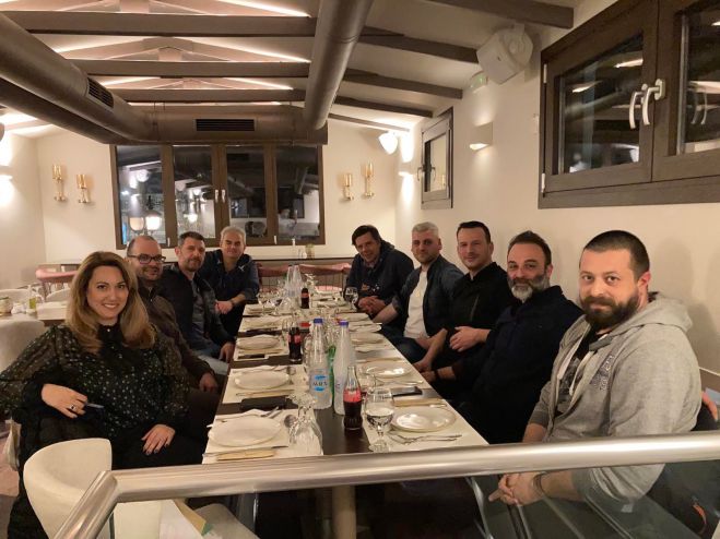 &Eta; &kappa;&omicron;&pi;ή &pi;ί&tau;&alpha;&sigmaf; &tau;&omicron;&upsilon; &Epsilon;&mu;&pi;&omicron;&rho;&iota;&kappa;&omicron;ύ &Sigma;&upsilon;&lambda;&lambda;ό&gamma;&omicron;&upsilon; &Tau;&rho;ί&pi;&omicron;&lambda;&eta;&sigmaf; (&epsilon;&iota;&kappa;ό&nu;&epsilon;&sigmaf;)