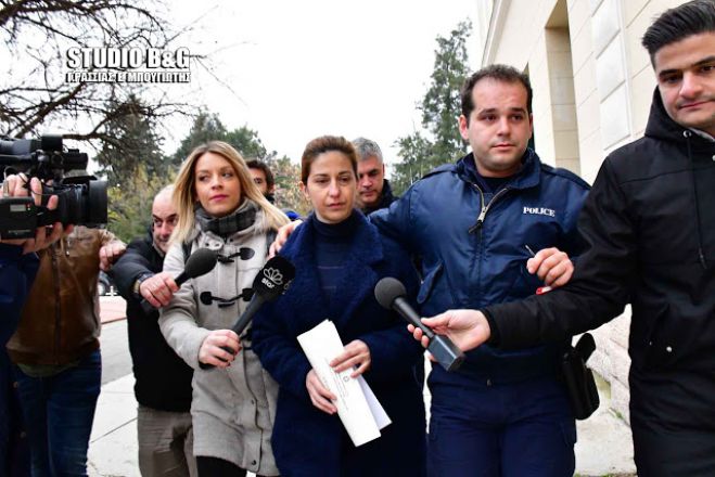 &Alpha;&rho;&gamma;&omicron;&lambda;ί&delta;&alpha; | &Xi;&alpha;&nu;&alpha;&zeta;&omega;&nu;&tau;&alpha;&nu;&epsilon;ύ&epsilon;&iota; &sigma;ή&mu;&epsilon;&rho;&alpha; &sigma;&tau;&omicron; &epsilon;&phi;&epsilon;&tau;&epsilon;ί&omicron; &Nu;&alpha;&upsilon;&pi;&lambda;ί&omicron;&upsilon; &eta; &upsilon;&pi;ό&theta;&epsilon;&sigma;&eta; &tau;&eta;&sigmaf; &laquo;&Mu;&alpha;ύ&rho;&eta;&sigmaf; &Chi;ή&rho;&alpha;&sigmaf;&raquo; (vd)