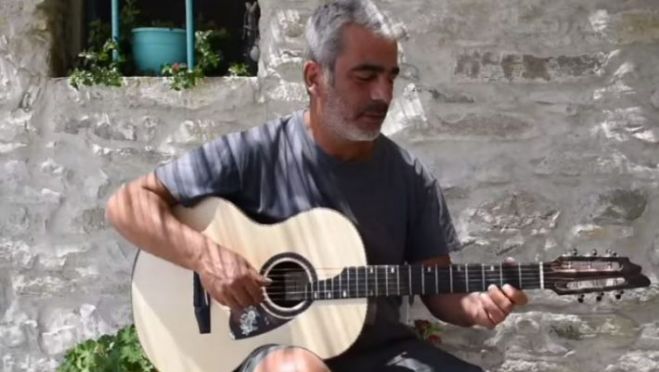 &Tau;&omicron; &laquo;Mama&raquo; &tau;&omicron;&upsilon; Sin Boy &tau;ώ&rho;&alpha; &kappa;&alpha;&iota; &sigma;&epsilon; &rho;&epsilon;&mu;&pi;έ&tau;&iota;&kappa;&omicron;! (vd)