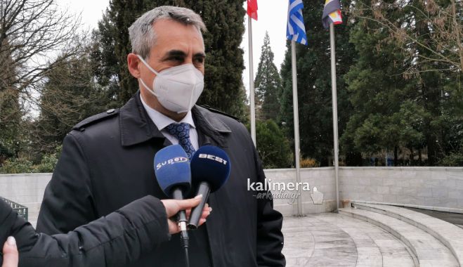 &Tau;&zeta;&iota;&omicron;ύ&mu;&eta;&sigmaf;: "Ό&lambda;&omicron;&iota; &omicron;&iota; Έ&lambda;&lambda;&eta;&nu;&epsilon;&sigmaf; &gamma;&iota;&omicron;&rho;&tau;ά&zeta;&omicron;&upsilon;&nu; &kappa;&alpha;&iota; &epsilon;ί&nu;&alpha;&iota; &upsilon;&pi;&epsilon;&rho;ή&phi;&alpha;&nu;&omicron;&iota; &gamma;&iota;&alpha; &tau;&alpha; 200 &chi;&rho;ό&nu;&iota;&alpha; &Epsilon;&lambda;&epsilon;&upsilon;&theta;&epsilon;&rho;ί&alpha;&sigmaf;" (vd)