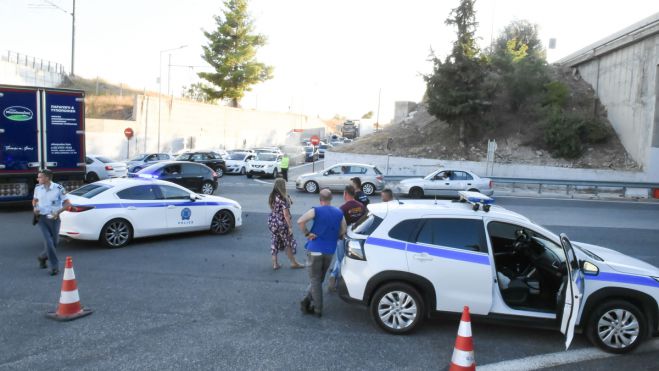 Καραμπόλα 5 οχημάτων στην &quot;Αθηνών – Κορίνθου&quot; με 4 τραυματίες