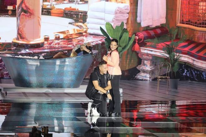 &Mu;&epsilon; &tau;&omicron; &laquo;Madame&raquo; &xi;&epsilon;&kappa;ί&nu;&eta;&sigma;&epsilon; &eta; &Tau;&zeta;έ&nu;&eta; &Kappa;&alpha;&tau;&sigma;ί&gamma;&iota;&alpha;&nu;&nu;&eta; &sigma;&tau;&omicron; J2US! (vd)