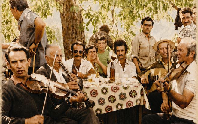 &laquo;&Sigma;&tau;&alpha; &Mu;&omicron;&nu;&omicron;&pi;ά&tau;&iota;&alpha; &tau;&eta;&sigmaf; &Kappa;&upsilon;&nu;&omicron;&upsilon;&rho;&iota;&alpha;&kappa;ή&sigmaf; &Mu;&omicron;&upsilon;&sigma;&iota;&kappa;ή&sigmaf;&raquo;