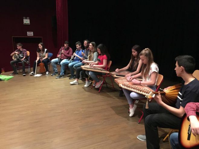 Το παραδοσιακό σύνολο του Μουσικού Σχολείου Τρίπολης στα δημοτικά σχολεία Μεγαλόπολης και Άστρους!