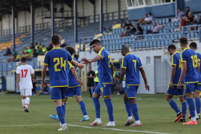 &Phi;&iota;&lambda;&iota;&kappa;ή &tau;&epsilon;&sigma;&sigma;ά&rho;&alpha; &omicron; &Alpha;&sigma;&tau;έ&rho;&alpha;&sigmaf;!