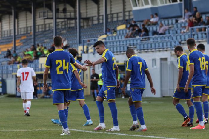 &Phi;&iota;&lambda;&iota;&kappa;ή &tau;&epsilon;&sigma;&sigma;ά&rho;&alpha; &omicron; &Alpha;&sigma;&tau;έ&rho;&alpha;&sigmaf;!