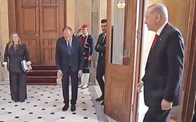 &Epsilon;&phi;&eta;&mu;&epsilon;&rho;ί&delta;&alpha; &Delta;&eta;&mu;&omicron;&kappa;&rho;&alpha;&tau;ί&alpha;: "&Epsilon;&iota;&kappa;ό&nu;&alpha; &nu;&tau;&rho;&omicron;&pi;ή&sigmaf; &omicron;&iota; &tau;&epsilon;&mu;&epsilon;&nu;ά&delta;&epsilon;&sigmaf; &Gamma;&epsilon;&rho;&alpha;&pi;&epsilon;&tau;&rho;ί&tau;&eta; &sigma;&tau;&omicron;&nu; &Epsilon;&rho;&nu;&tau;&omicron;&gamma;ά&nu;!"