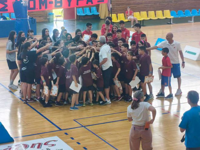 &Kappa;&alpha;&lambda;&omicron;&kappa;&alpha;&iota;&rho;&iota;&nu;ή &gamma;&iota;&omicron;&rho;&tau;ή &kappa;&alpha;&iota; &delta;&iota;&pi;&lambda;ό &pi;&rho;&omega;&tau;ά&theta;&lambda;&eta;&mu;&alpha; &gamma;&iota;&alpha; &tau;&omicron;&nu; &Pi;&epsilon;&lambda;&alpha;&sigma;&gamma;ό &Mu;&epsilon;&gamma;&alpha;&lambda;ό&pi;&omicron;&lambda;&eta;&sigmaf;! (&epsilon;&iota;&kappa;ό&nu;&epsilon;&sigmaf;)