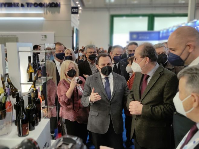 &Sigma;&tau;&alpha; &epsilon;&gamma;&kappa;&alpha;ί&nu;&iota;&alpha; &tau;&eta;&sigmaf; Food Expo 2022, &sigma;&tau;&eta;&nu; &Alpha;&theta;ή&nu;&alpha;, &pi;&alpha;&rho;έ&sigma;&tau;&eta; &omicron; &pi;&epsilon;&rho;&iota;&phi;&epsilon;&rho;&epsilon;&iota;ά&rho;&chi;&eta;&sigmaf; &Pi;&epsilon;&lambda;&omicron;&pi;&omicron;&nu;&nu;ή&sigma;&omicron;&upsilon; &Pi;. &Nu;ί&kappa;&alpha;&sigmaf;