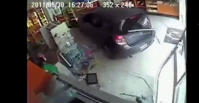 Νύχτα το πήραν το δίπλωμα; (vd)