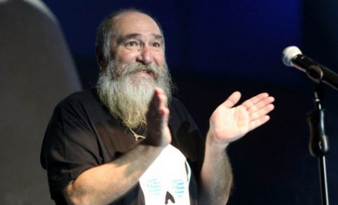 &Kappa;&alpha;&tau;έ&rho;&rho;&epsilon;&upsilon;&sigma;&epsilon; &pi;ά&nu;&omega; &sigma;&tau;&eta; &sigma;&kappa;&eta;&nu;ή &omicron; &Tau;&zeta;ί&mu;&eta;&sigmaf; &Pi;&alpha;&nu;&omicron;ύ&sigma;&eta;&sigmaf; (vd)