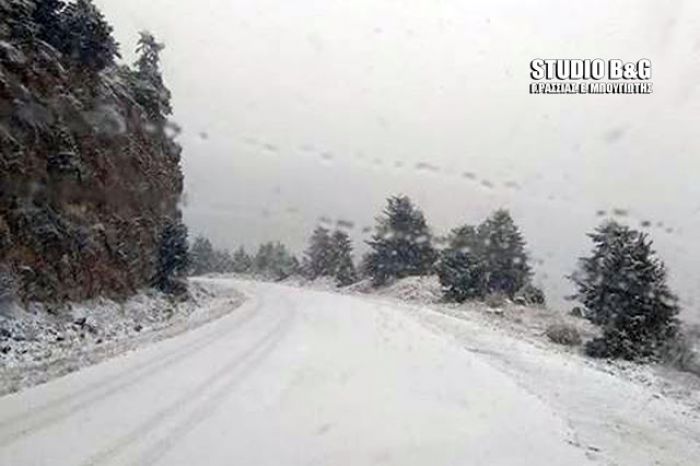 Έκλεισε από τα χιόνια ο δρόμος Νεμέας - Λεβιδίου πάνω από την Σκοτεινή