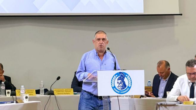 &Pi;&alpha;&pi;&alpha;&delta;&eta;&mu;&eta;&tau;&rho;ί&omicron;&upsilon;: &laquo;&Eta; &Tau;&rho;ί&pi;&omicron;&lambda;&eta; &delta;&epsilon;&nu; έ&chi;&epsilon;&iota; &alpha;&nu;ά&gamma;&kappa;&eta; &mu;ό&nu;&omicron; &alpha;&pi;ό έ&nu;&alpha;&nu; &kappa;&alpha;&lambda;ό &alpha;&pi;&omicron;&lambda;&omicron;&gamma;&iota;&sigma;&mu;ό &tau;&omicron;&upsilon; &chi;&theta;&epsilon;&sigmaf;. Έ&chi;&epsilon;&iota; &alpha;&nu;ά&gamma;&kappa;&eta; &alpha;&pi;ό &mu;&iota;&alpha; &kappa;&alpha;&lambda;ύ&tau;&epsilon;&rho;&eta; &pi;&rho;&omicron;&omicron;&pi;&tau;&iota;&kappa;ή &gamma;&iota;&alpha; &tau;&omicron; &alpha;ύ&rho;&iota;&omicron;&raquo;