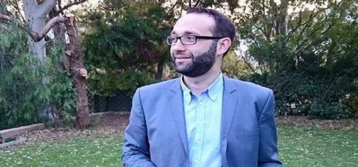 &Pi;&omicron;&lambda;&iota;&tau;&epsilon;&upsilon;&tau;ή&sigmaf; &Nu;&Delta; &sigma;&tau;&eta;&nu; &Alpha;&rho;&kappa;&alpha;&delta;ί&alpha;: &laquo;&Eta; &alpha;&rho;&iota;&sigma;&tau;&epsilon;&rho;ά &mu;ά&sigmaf; έ&beta;&alpha;&lambda;&epsilon; &sigma;&tau;&eta; &delta;&rho;&alpha;&chi;&mu;ή &kappa;&alpha;&iota; &alpha;&sigmaf; &nu;&omicron;&mu;ί&zeta;&epsilon;&tau;&epsilon; ό&tau;&iota; &gamma;&lambda;&iota;&tau;ώ&sigma;&alpha;&mu;&epsilon;...&raquo;