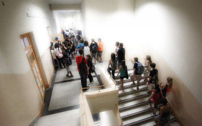 &Pi;&omicron;&lambda;&upsilon;ή&mu;&epsilon;&rho;&epsilon;&sigmaf; &alpha;&pi;&omicron;&beta;&omicron;&lambda;έ&sigmaf; "&tau;έ&lambda;&omicron;&sigmaf;" &sigma;&epsilon; &gamma;&upsilon;&mu;&nu;ά&sigma;&iota;&alpha; &kappa;&alpha;&iota; &lambda;ύ&kappa;&epsilon;&iota;&alpha;