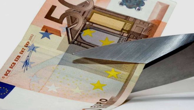 Στο παρά πέντε … Σενάρια τρόμου από τους Financial Times για «κούρεμα» καταθέσεων από 8.000 €!