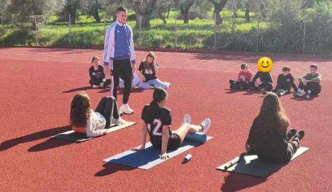 &Epsilon;&nu;&eta;&mu;έ&rho;&omega;&sigma;&eta; &alpha;&pi;ό &tau;&omicron;&nu; &phi;&upsilon;&sigma;&iota;&omicron;&theta;&epsilon;&rho;&alpha;&pi;&epsilon;&upsilon;&tau;ή &Gamma;&iota;ά&nu;&nu;&eta; &Pi;&alpha;&sigma;&chi;ά&lambda;&eta; &sigma;&epsilon; &alpha;&theta;&lambda;&eta;&tau;έ&sigmaf; &alpha;&theta;&lambda;ή&tau;&rho;&iota;&epsilon;&sigmaf; &sigma;&tau;ί&beta;&omicron;&upsilon; &tau;&omicron;&upsilon; &Alpha;&Sigma; &Lambda;&epsilon;&omega;&nu;&iota;&delta;ί&omicron;&upsilon; (&epsilon;&iota;&kappa;ό&nu;&epsilon;&sigmaf;)