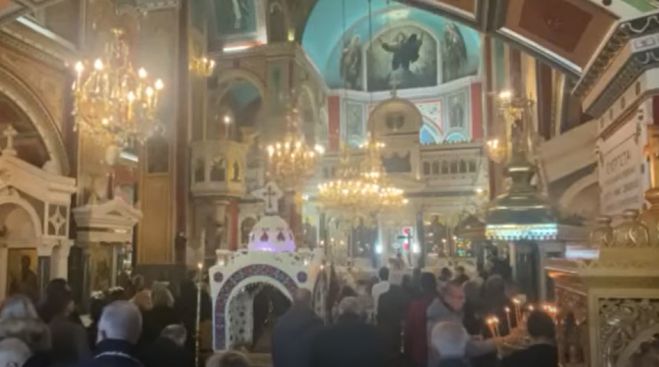 &Tau;&rho;ί&pi;&omicron;&lambda;&eta; | &Pi;&rho;ώ&tau;&eta; &Alpha;&nu;ά&sigma;&tau;&alpha;&sigma;&eta; &sigma;&tau;&omicron;&nu; &Mu;&eta;&tau;&rho;&omicron;&pi;&omicron;&lambda;&iota;&tau;&iota;&kappa;ό &Nu;&alpha;ό &Alpha;&gamma;ί&omicron;&upsilon; &Beta;&alpha;&sigma;&iota;&lambda;&epsilon;ί&omicron;&upsilon; (vd)