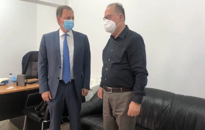 &Mu;&pi;&alpha;&rho;ά&zeta; &sigma;&upsilon;&nu;&alpha;&nu;&tau;ή&sigma;&epsilon;&omega;&nu; &Nu;ί&kappa;&alpha; &mu;&epsilon; &sigma;&tau;&epsilon;&lambda;έ&chi;&eta; &tau;&eta;&sigmaf; &Kappa;&upsilon;&beta;έ&rho;&nu;&eta;&sigma;&eta;&sigmaf;